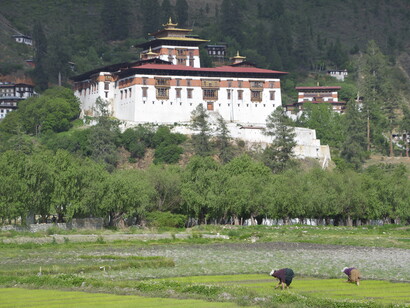 La società bhutanese è notevolmente influenzata dalla cultura e dai rituali buddisti