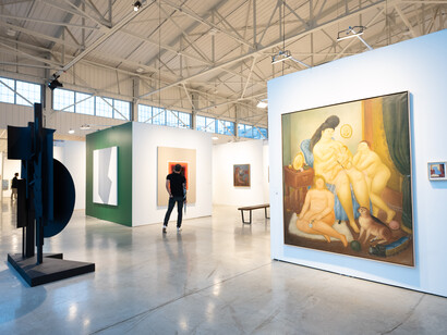 Varios artistas, Pinta Miami 2023, vista de exhibición. Cortesía de Pinta Miami