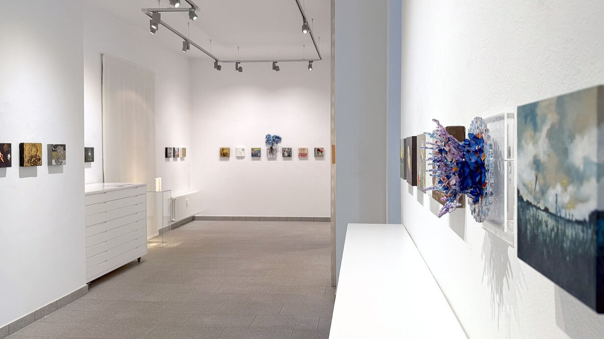 Artisti vari, <20 15×15/20×20, vista della mostra. Per gentile concessione di Punto Sull'Arte