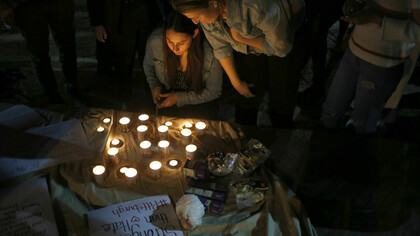 Velas recordando a los fallecidos