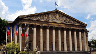 Vista exterior del edificio de la Asamblea Nacional, Palacio Borbón, París, Francia