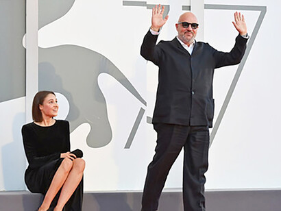 Gianfranco Rosi e la figlia alla presentazione del film a Venezia