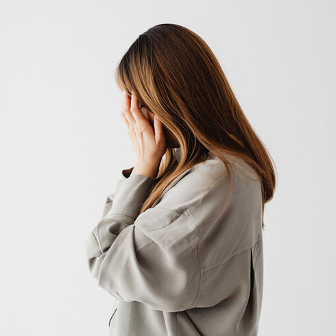 O tratamento para a síndrome do impostor geralmente envolve terapia cognitivo-comportamental