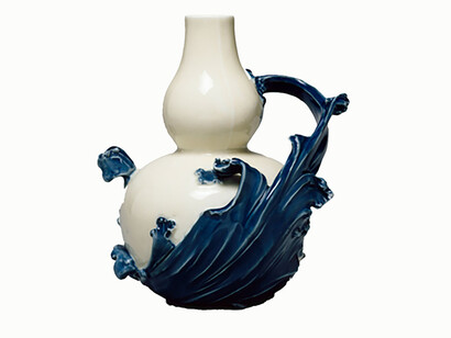 La porcelaine de Limoges. De nombreux artistes viennent à Limoges car ils ont envie de se frotter à la matière porcelaine © By Bracquemond, Félix (Paris, 22–05–1833 - Sèvres, 29–10–1914), auteur du modèle principales, CC0