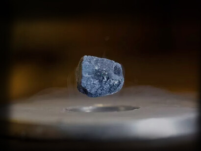 Sukbae Lee e Ji-Hoon Kim, do Centro de Investigação em Energia Quântica da Coreia do Sul, produziram um material supercondutor a temperaturas acima da temperatura ambiente e à pressão atmosférica