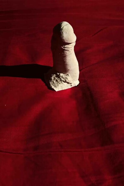 Jeanne et Moreau (Lara Tabet and Randa Mirza), Safe distance, troubled dreams (video still, detail), 2018. Courtesy of FOMU Foto Museum