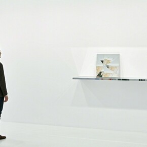 Josephine Meckseper, Exhibition view. Courtesy of Gagosian Gallery