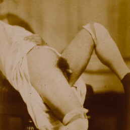 Nadar (nombre real: Gaspard-Félix Tournachon), uno de los fotógrafos más importantes del siglo XIX, realizó en 1860 una serie de fotos a una persona intersexual