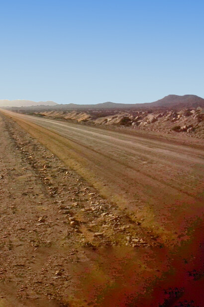 Me gusta esta paradoja del desierto. Todo falta y se vuelve escaso