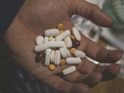 Os medicamentos, as drogas, lícitas e ilícitas, funcionam como apoios