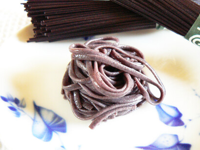 Spaghetti di riso nero
