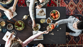 La mesa: lugar de encuentro, afecto y memoria