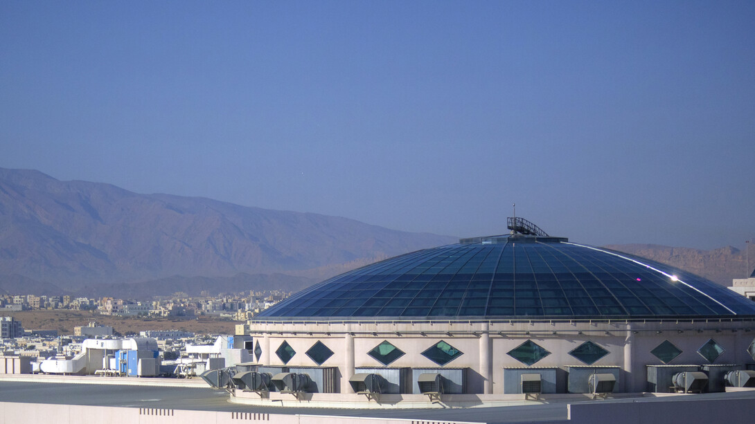 La espiritualidad que guía a este pueblo es el ibadismo, una corriente del islam, única en su género y predominante en Omán. Mascate, la capital y la ciudad metropolitana más grande de Omán