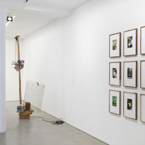 Abraham Cruzvillegas, Rirkrit Tiravanija, Danh Vo, vue d'exposition. Avec l'aimable autorisation de la Galerie Chantal Crousel