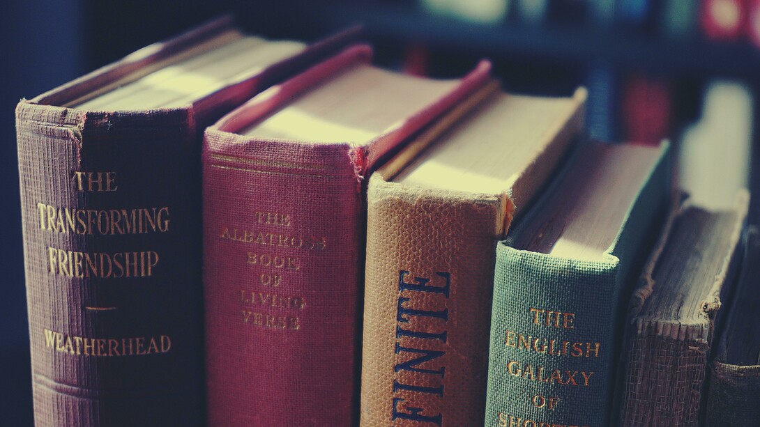Libri in una biblioteca