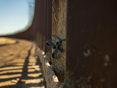 Para que essa contradição não seja politicamente visível, é fundamental desumanizar os grupos sociais que perdem nessa luta e sofrem os custos correspondentes