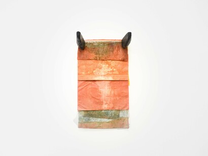 Senza Titolo, (maschera tribale), 2021, cera, tela, sapone, 92x53x40 cm