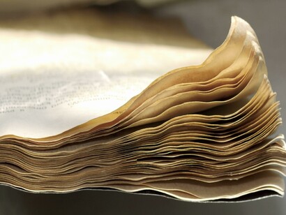 Carta deformata dall'assorbimento di acqua