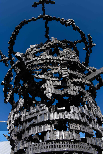 Earthly Realm, 2019, Aluminium, 370 x 160 x 160 cm