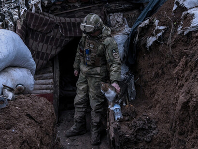 Varios de los treinta Estados miembros de la OTAN brindan su apoyo militar a Ucrania; sin embargo, la OTAN no lo está realizando específicamente como organización. Zelenski consideró insuficiente el apoyo internacional, afirmando que los «dejaron solos».