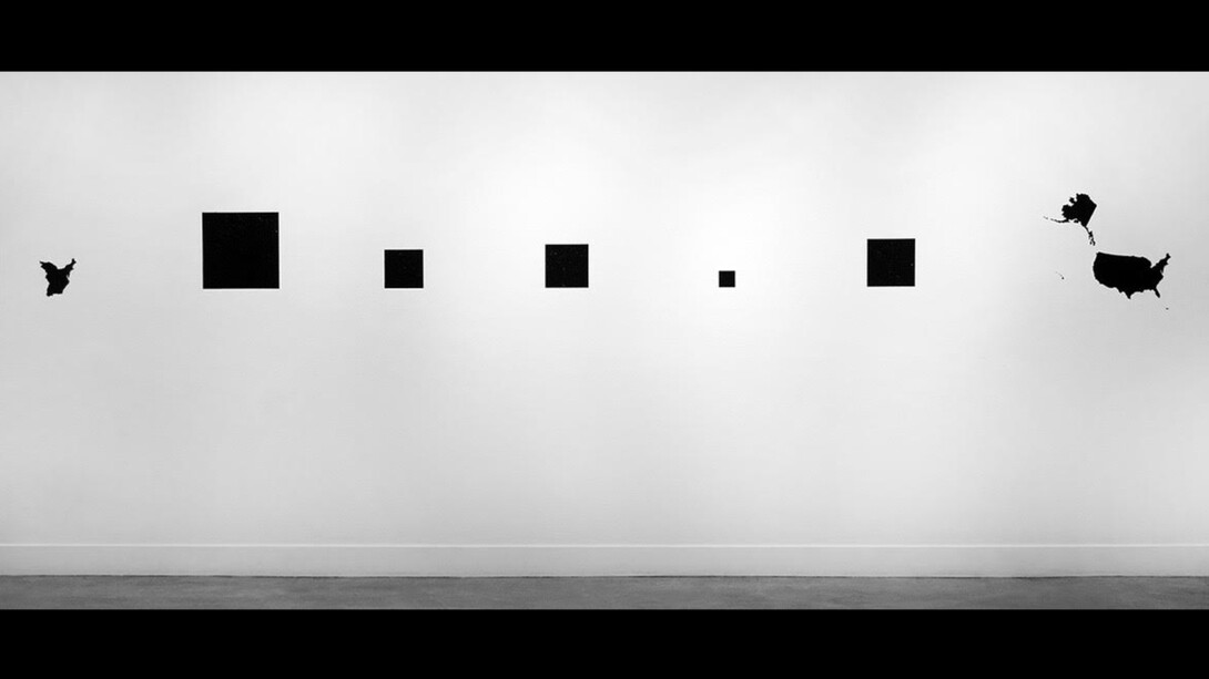 Reynier Leyva Novo, Destino manifesto, El peso de la Tierra (Manifest Destiny, The Weight of the Land), 2016-2023, lithographic ink on wall, text. Courtesy of the artist and Lisa Sette Gallery