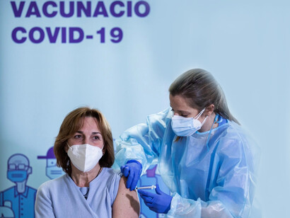La inmunidad de rebaño, es un fenómeno bioestadístico que se observa en una población cuando parte de ella se ha hecho inmune a una enfermedad por contagio previo o porque ha sido vacunada