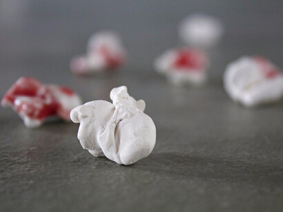 Débora Bolsoni, Pipocas, 2008. Courtesy of Blau Projects