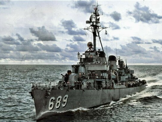 El destructor chileno Blanco Encalada DD-14 (ex USS Wadleigh 689) fue entregado al gobierno de Chile en préstamo renovable por 5 años en 1962, de acuerdo con los términos del Pacto de Ayuda Militar (PAM), firmado entre Chile y EE.UU. Formó parte de la Escuadra hasta 1979 y participó en innumerables operaciones UNITAS.Fue dado de baja mediante la Resolución del 19 de abril de 1982 y trasladado a los canales patagónicos. Fotografía de 1953 USS Wadleigh DD-689 