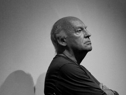 El escritor Eduardo Galeano durante una conferencia en  la librería Librarsi, 2008, Vicenza, Italy.