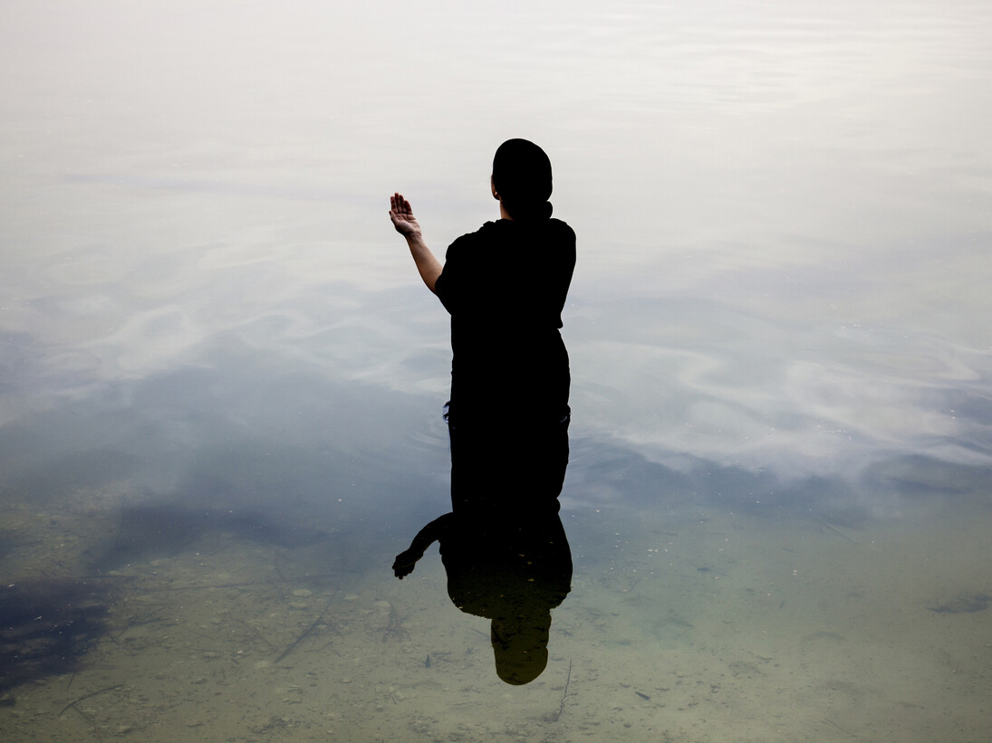 Sama Alshaibi, Silsila, 2014, Diasec print, 166 x 250 cm, Edition 1 of 1 