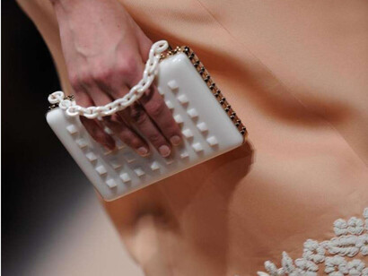 Valentino, Box clutch in resina bianca