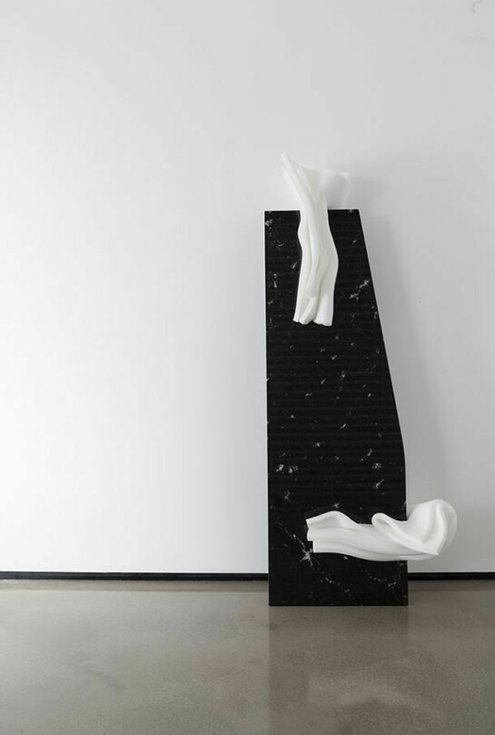 Leo Babsky, Low Returns II, 2013, metal, glass, rug, 205 x 130 x 80 cm