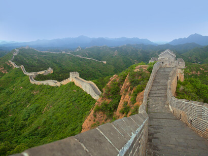 La Gran Muralla china, fortificación construida y reconstruida entre el siglo V a. C. y el siglo XVI