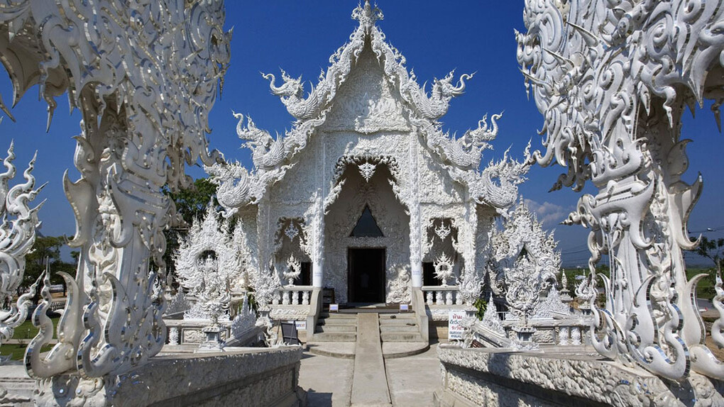 Entrada al Templo Blanco de Chiang Rai, Tailandia