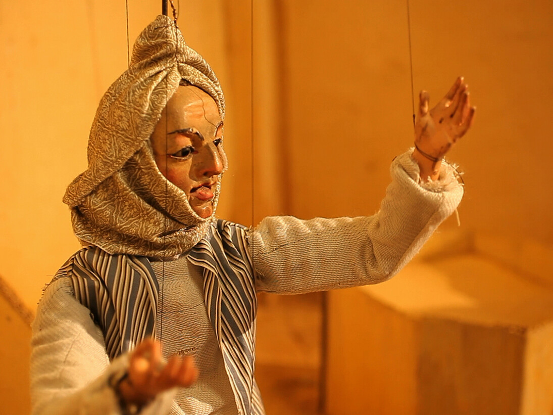 Wael Shawky, Cabaret Crusades: The Horror Show File, 2010, HD video, color, sound, 31:49 min. Video still. Courtesy the artist and Sfeir-Semler Gallery, Beirut / Hamburg