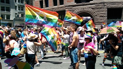 Judíos en una Marcha del Orgullo: el judaísmo es una cultura y, en pleno siglo XXI, las formas de vivirlo o de abrirse a las nuevas corrientes de la modernidad son múltiples
