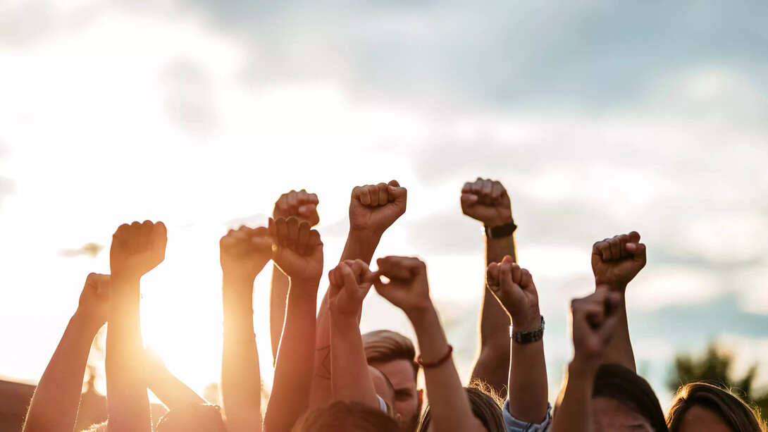Sebbene esista una Dichiarazione Universale dei Diritti Umani, non esiste uno strumento equivalente per la democrazia