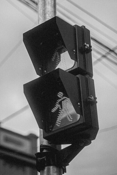 Explore as implicações sociais e econômicas do capitalismo de vigilância e os desafios éticos enfrentados pela sociedade contemporânea