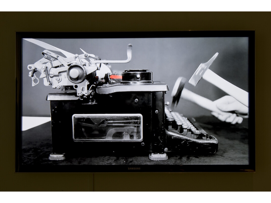 History is not mine, mounir fatmi (2012)