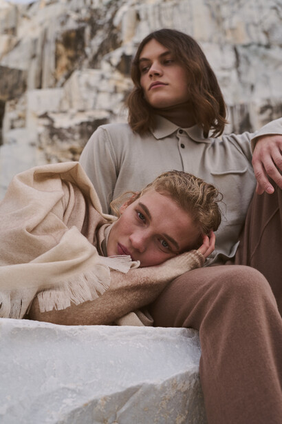 Capi ideali per la città ma anche per la montagna grazie al boho cashmere, il filato cento per cento cashmere