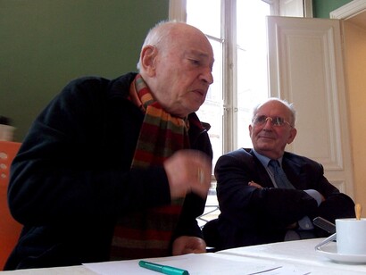 Per Morin, conoscere significa collegare: ogni fenomeno acquista significato solo quando viene osservato nelle relazioni che lo uniscono agli altri. Edgar Morin e Jean-Louis Le Moigne, 2008. Foto di Luc Legay
