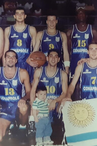 Selección Uruguaya Mayores (de izquierda a derecha): de pie: Losada, Cortes, Mayor, Silveira, Granger, Triver y Niquichenco; abajo: Caneiro, Soto, Capalbo, Alles y Castro (autor)