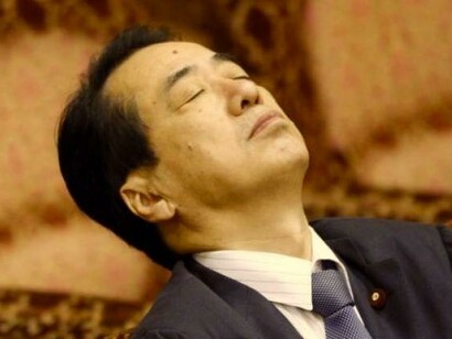 Los japoneses se echan la siesta en el metro, en el trabajo... y hasta en el Parlamento