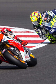 MotoGP. Marc Márquez y Valentino Rossi compiten sobre el asfalto