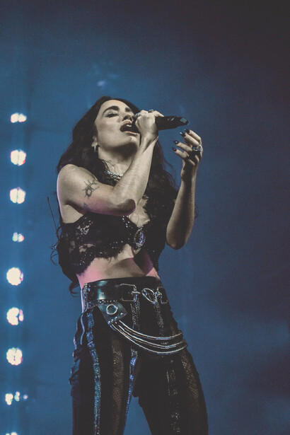 Los shows de Lali son experiencias integrales que superan el simple formato de recital, ofreciendo narrativa, estética y emoción en un mismo plano