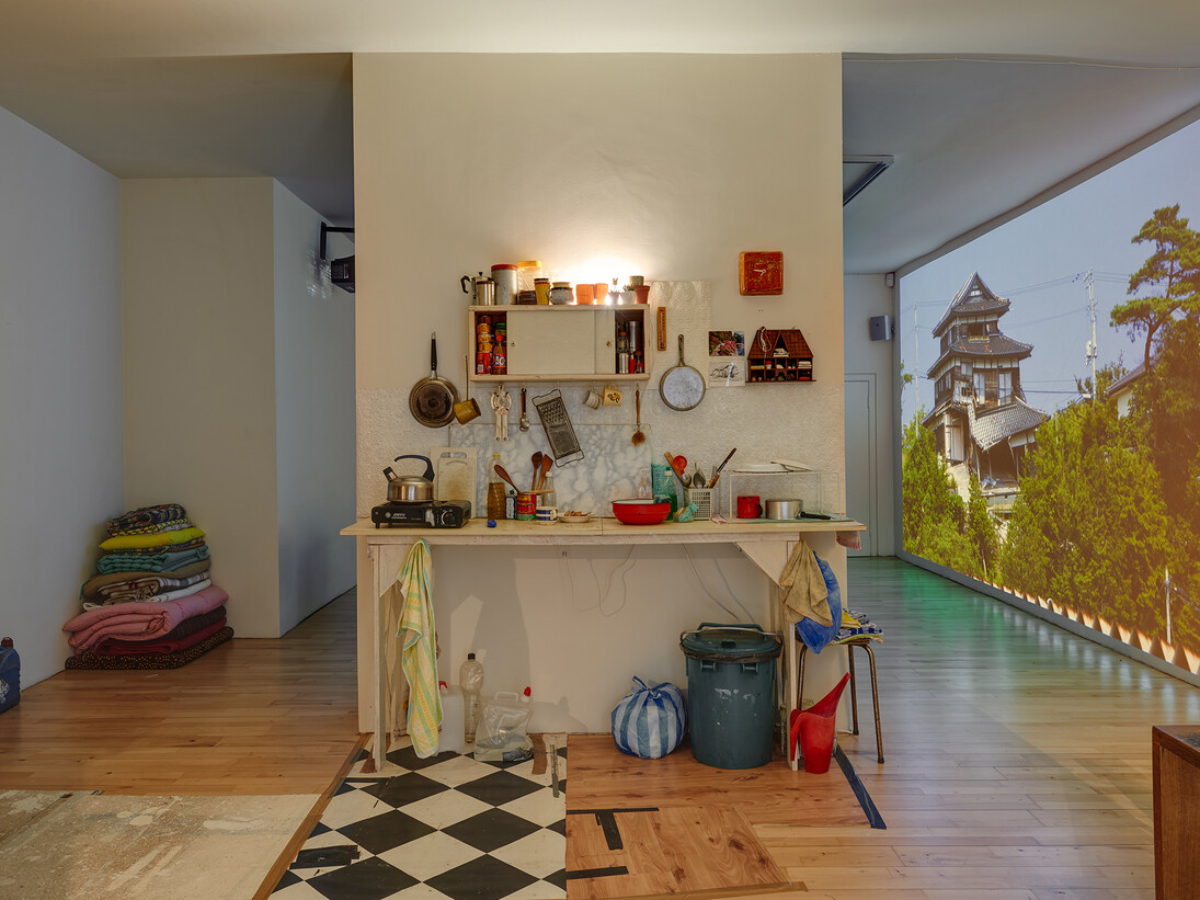 Fiona Tan, Ghost Dwellings III, 2013-14, HD video, colour, stereo, room installation, Loop duration : 5 m 30 s, Edition of 4, Courtesy the artist and Frith Street Gallery, Photographer: Alex Delfanne