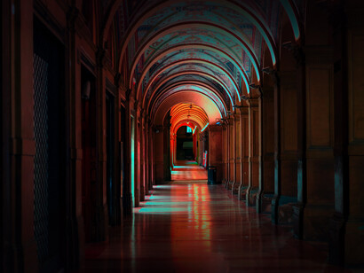 Admirar las obras maestras en los museos, iglesias y palacios históricos de la roja Bolonia