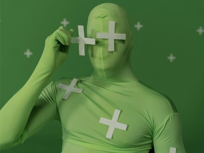 Sendo o cinema uma arte primordialmente visual, a fotografia ou cinematografia evoluiu a passos largos desde a sua invenção. A evolução tecnológica de câmeras, lentes e principalmente películas foi uma verdadeira corrida, o que levou diversos inventores, cientistas e estúdios a desenvolver seus padrões até os dias de hoje