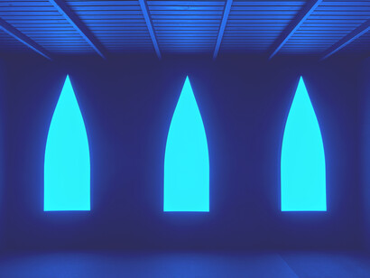 Pamela Rosenkranz: Alien Blue Window (500 S Buena Vista St, Miren), 2021 ® David Biro