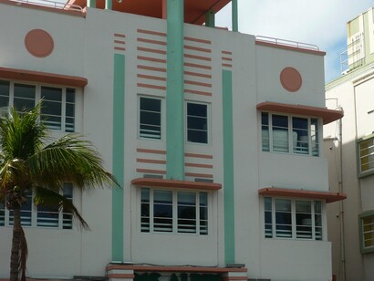 Negli anni Ottanta, grazie all'opera di preservazione di attivisti locali, molti edifici Art Déco sono stati restaurati e protetti, contribuendo alla rinascita culturale e turistica della zona. Miami Beach, Florida, USA. Foto di Flavius Roversi